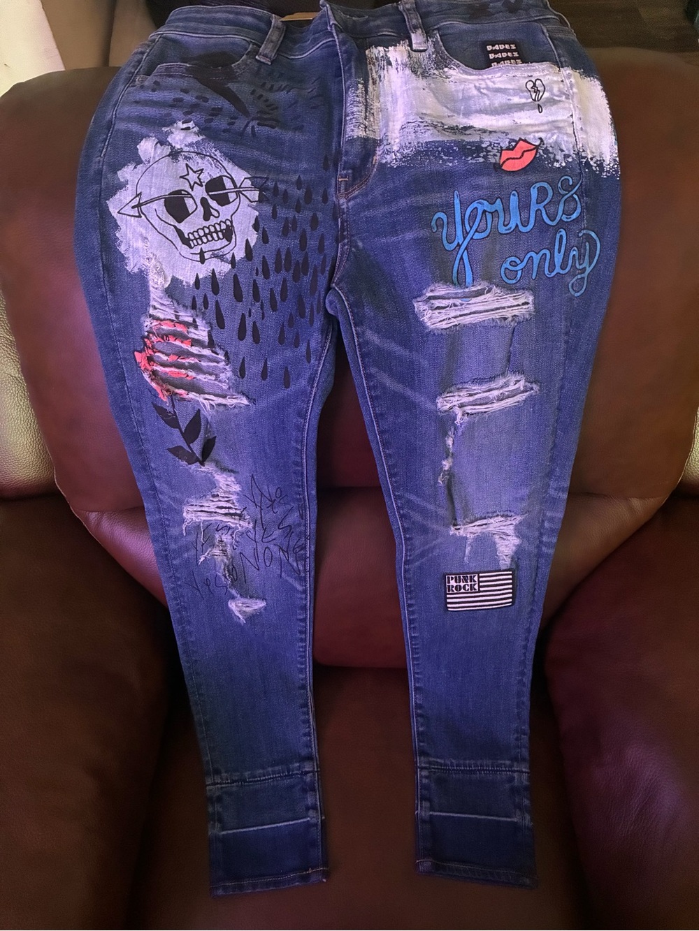 American Eagle Women’s Blue Distressed Graphic Jeans - NWT